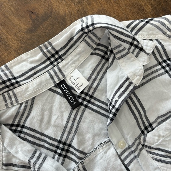 H&M Black and White Plaid Flannel Shirt - Picture 9 of 14